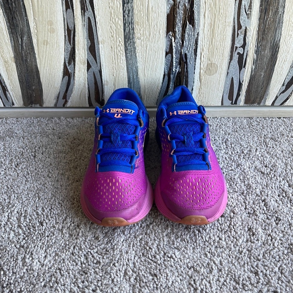 UNDER ARMOUR Bandit 4 Big Girl Size 4 Pre-owned